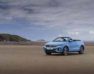 2022 Volkswagen T-Roc Cabriolet - UK version - Front Three-Quarter Wallpaper 190x150