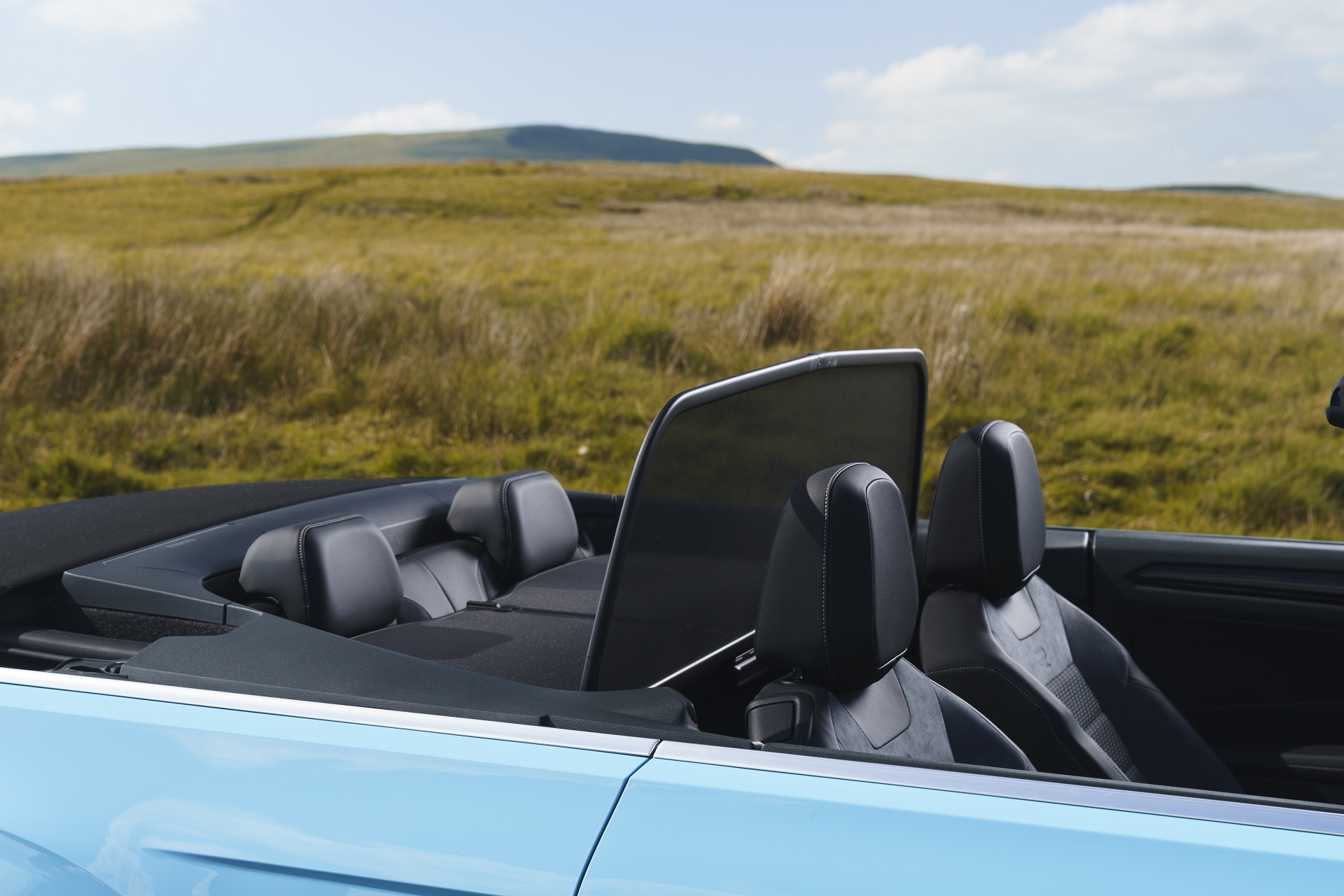 Download 2022 Volkswagen T-Roc Cabriolet - UK version - Interior, Detail HD Wallpaper 1920x1280 #35