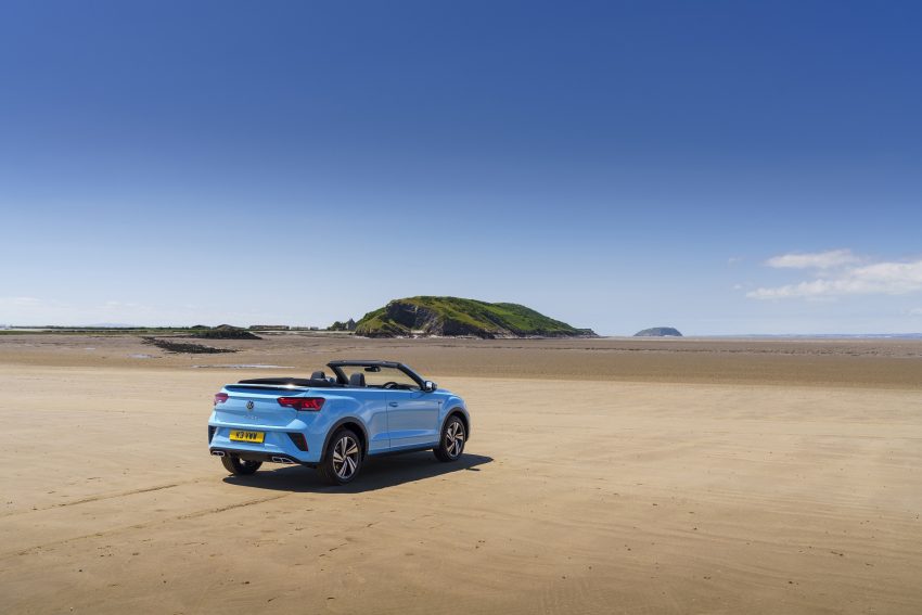 2022 Volkswagen T-Roc Cabriolet - UK version - Rear Three-Quarter Wallpaper 850x567 #20