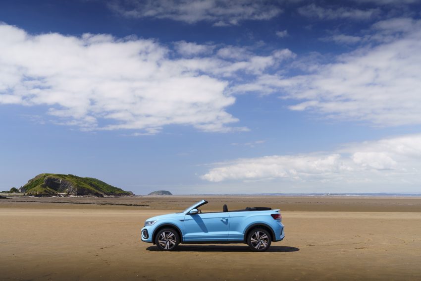 2022 Volkswagen T-Roc Cabriolet - UK version - Side Wallpaper 850x567 #21