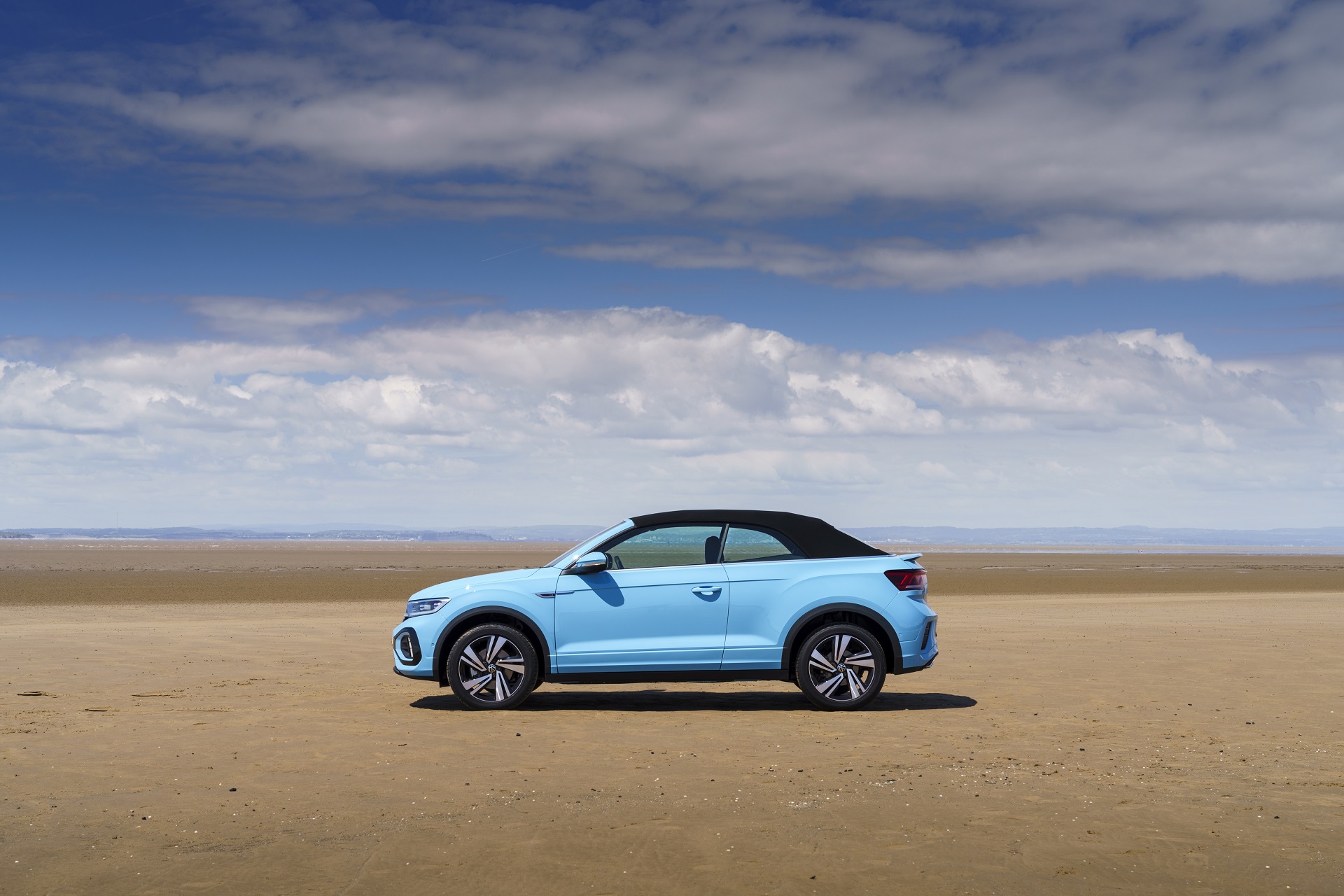 Download 2022 Volkswagen T-Roc Cabriolet - UK version - Side HD Wallpaper 1920x1280 #24