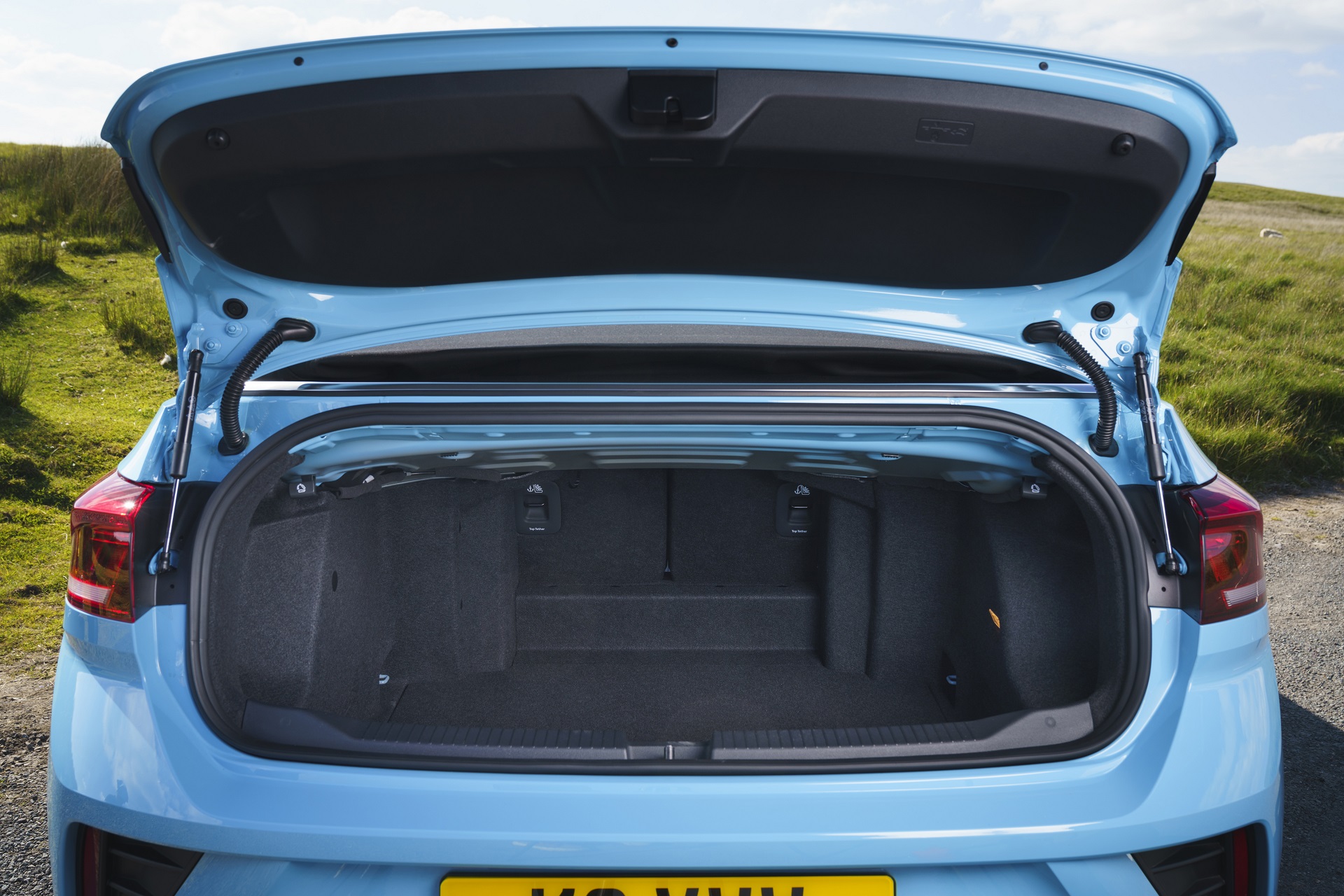 Download 2022 Volkswagen T-Roc Cabriolet - UK version - Trunk HD Wallpaper 1920x1280 #42