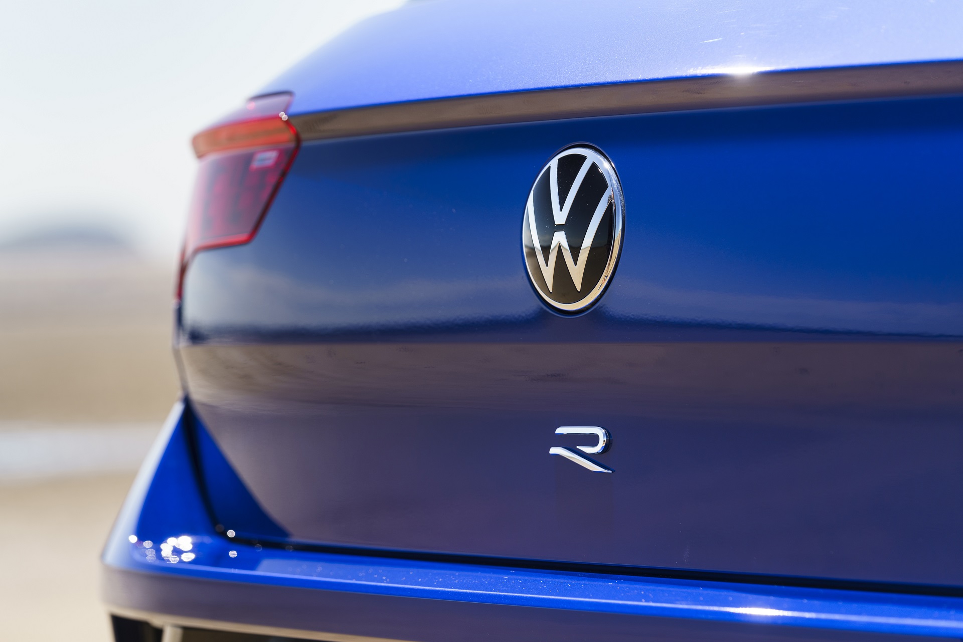Download 2022 Volkswagen T-Roc R - UK version - Badge HD Wallpaper 1920x1280 #30