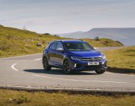2022 Volkswagen T-Roc R - UK version - Front Three-Quarter Wallpaper 190x150