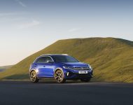 2022 Volkswagen T-Roc R - UK version - Front Three-Quarter Wallpaper 190x150