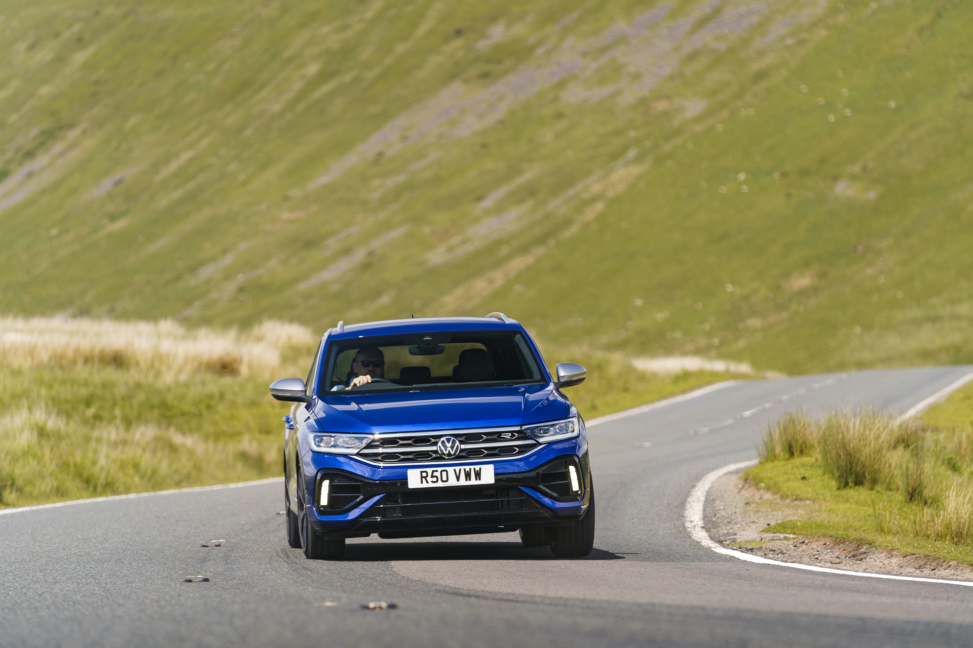 Download 2022 Volkswagen T-Roc R - UK version - Front HD Wallpaper 1920x1280 #8