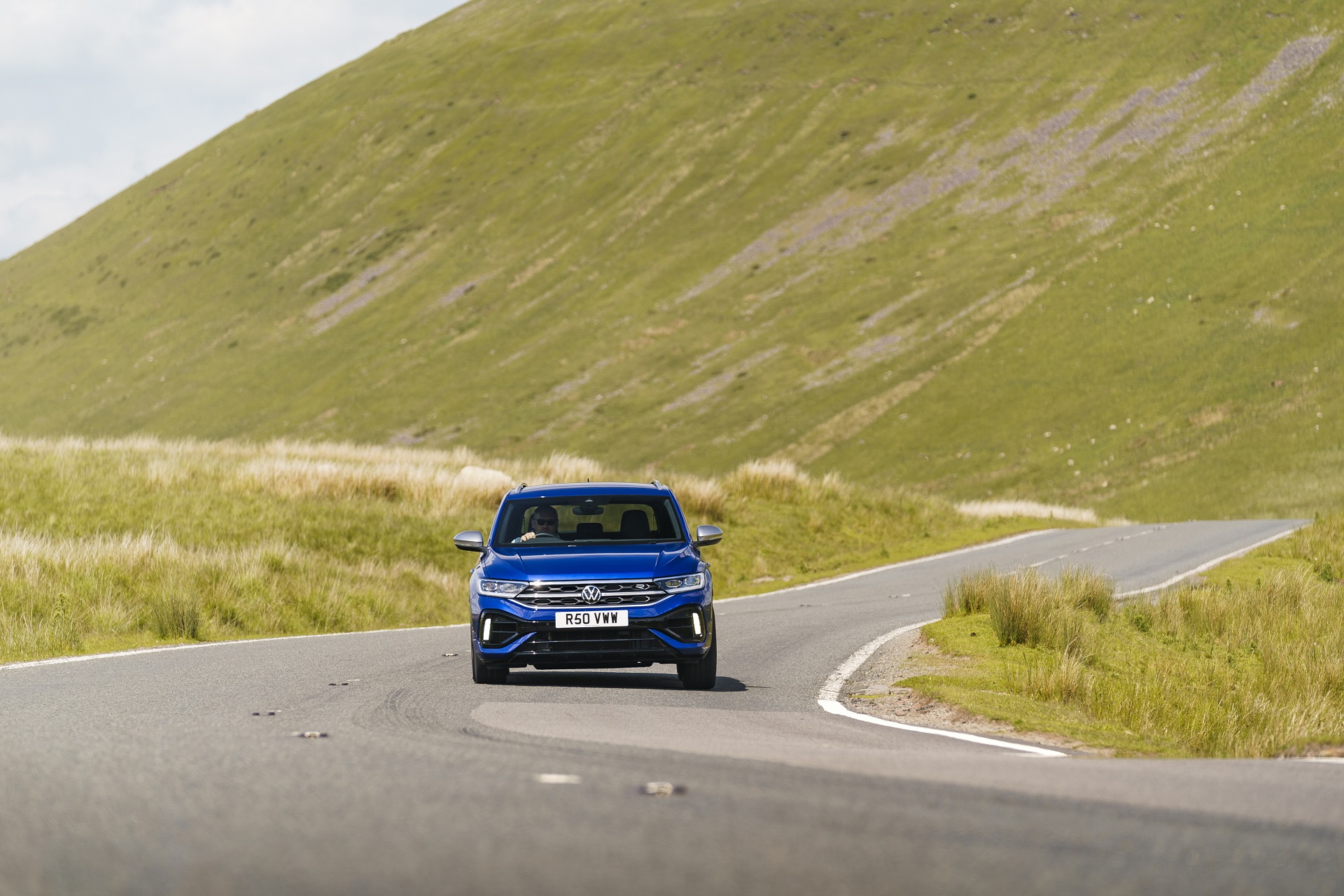 Download 2022 Volkswagen T-Roc R - UK version - Front HD Wallpaper 1920x1280 #10