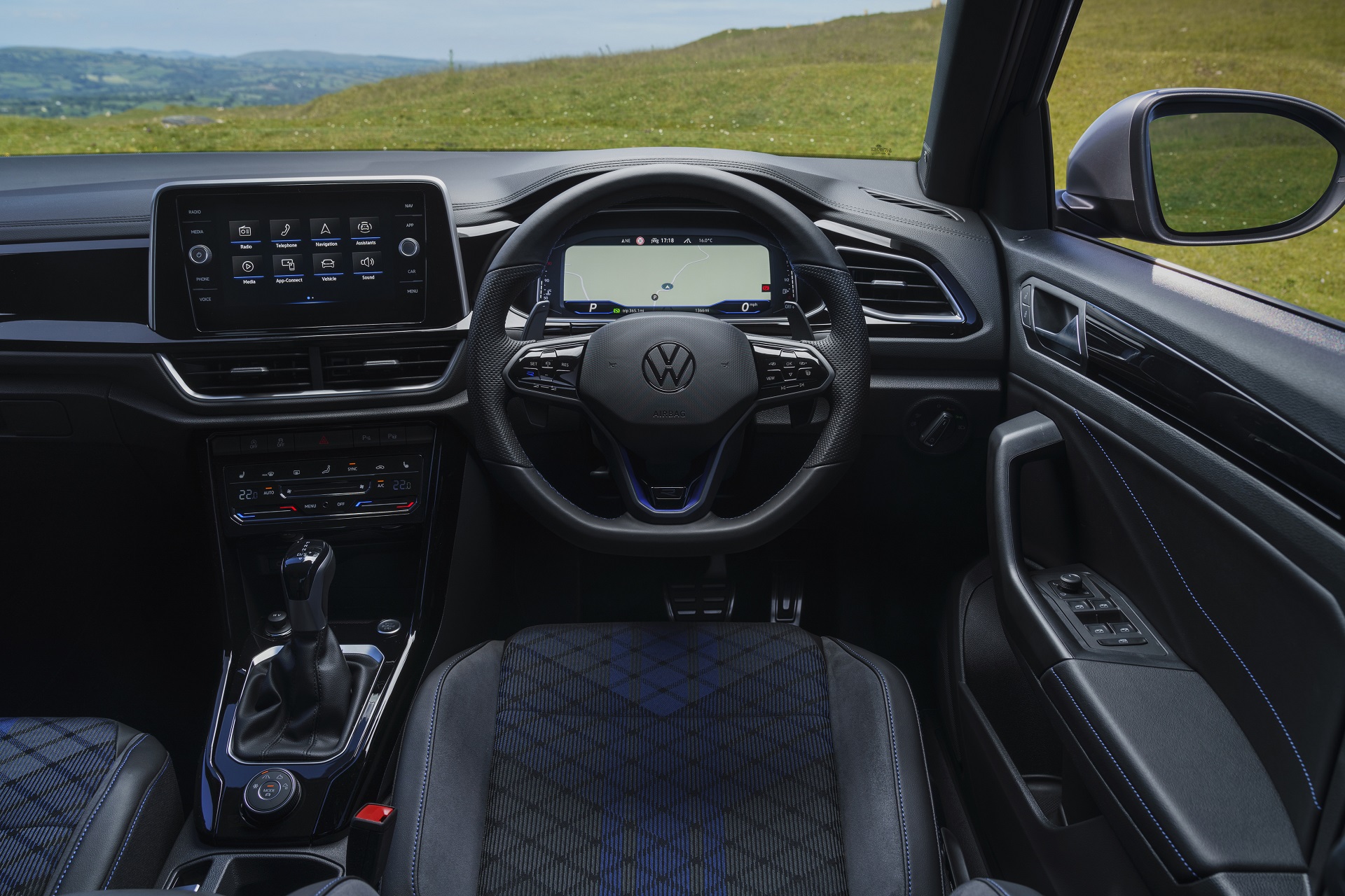Download 2022 Volkswagen T-Roc R - UK version - Interior, Cockpit HD Wallpaper 1920x1280 #34