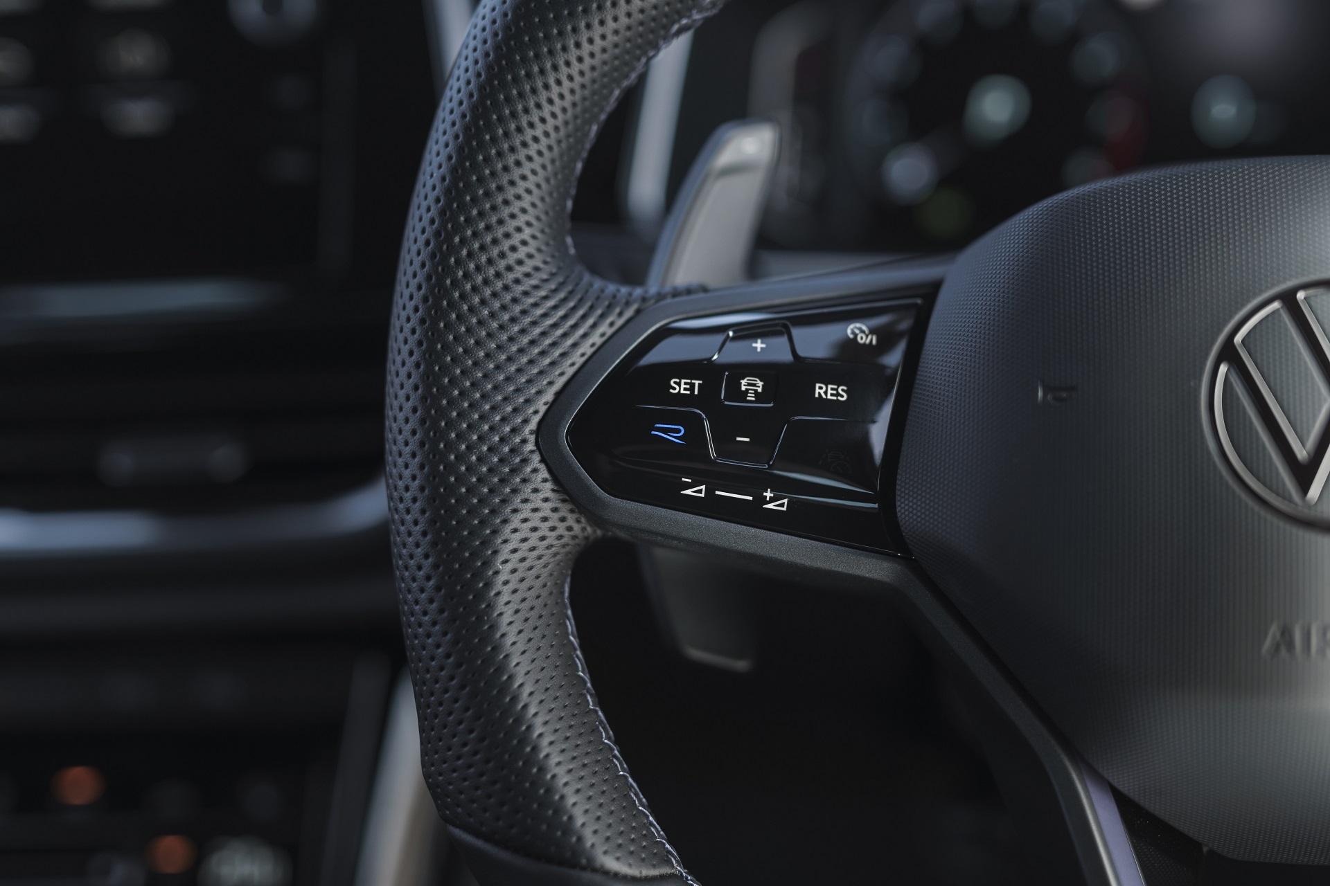 Download 2022 Volkswagen T-Roc R - UK version - Interior, Steering Wheel HD Wallpaper 1920x1280 #42