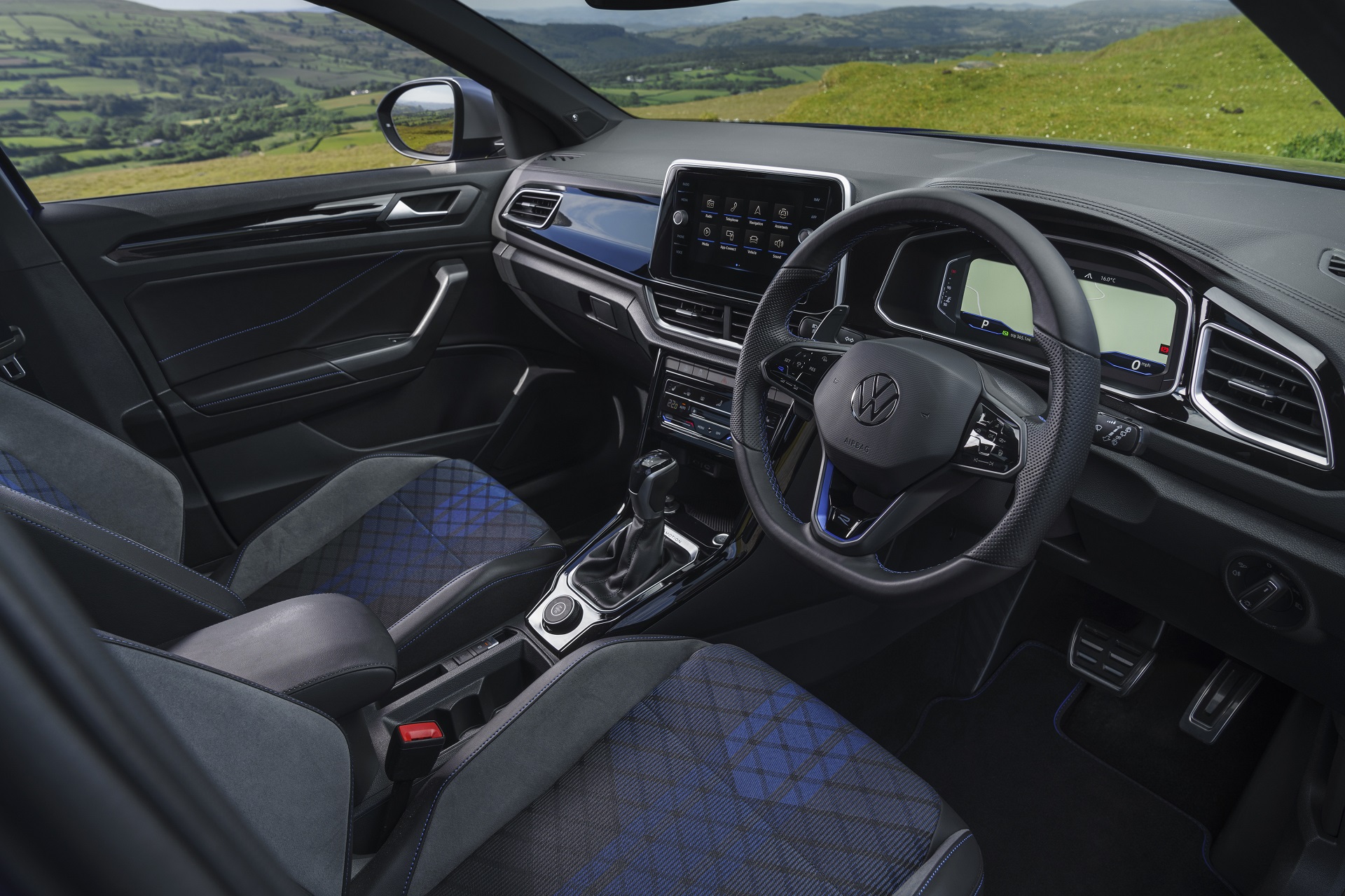 Download 2022 Volkswagen T-Roc R - UK version - Interior HD Wallpaper 1920x1280 #35