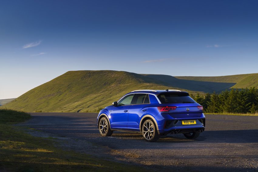 2022 Volkswagen T-Roc R - UK version - Rear Three-Quarter Wallpaper 850x567 #20