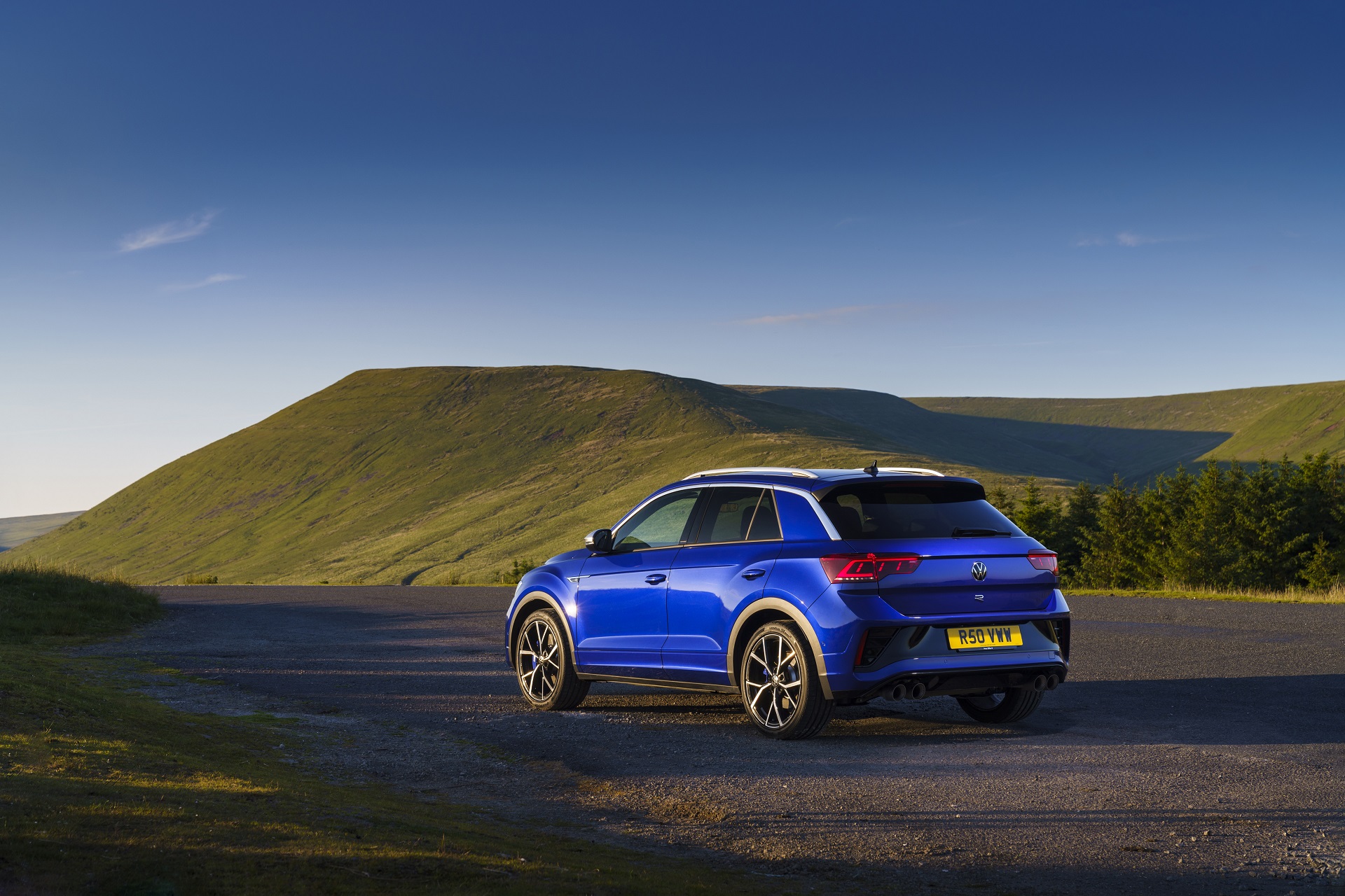 Download 2022 Volkswagen T-Roc R - UK version - Rear Three-Quarter HD Wallpaper 1920x1280 #20