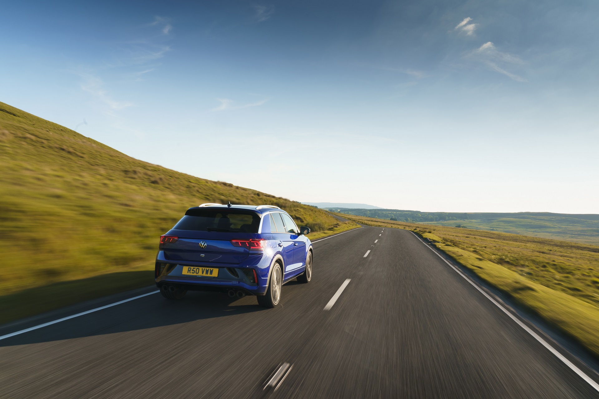 Download 2022 Volkswagen T-Roc R - UK version - Rear HD Wallpaper 1920x1280 #12