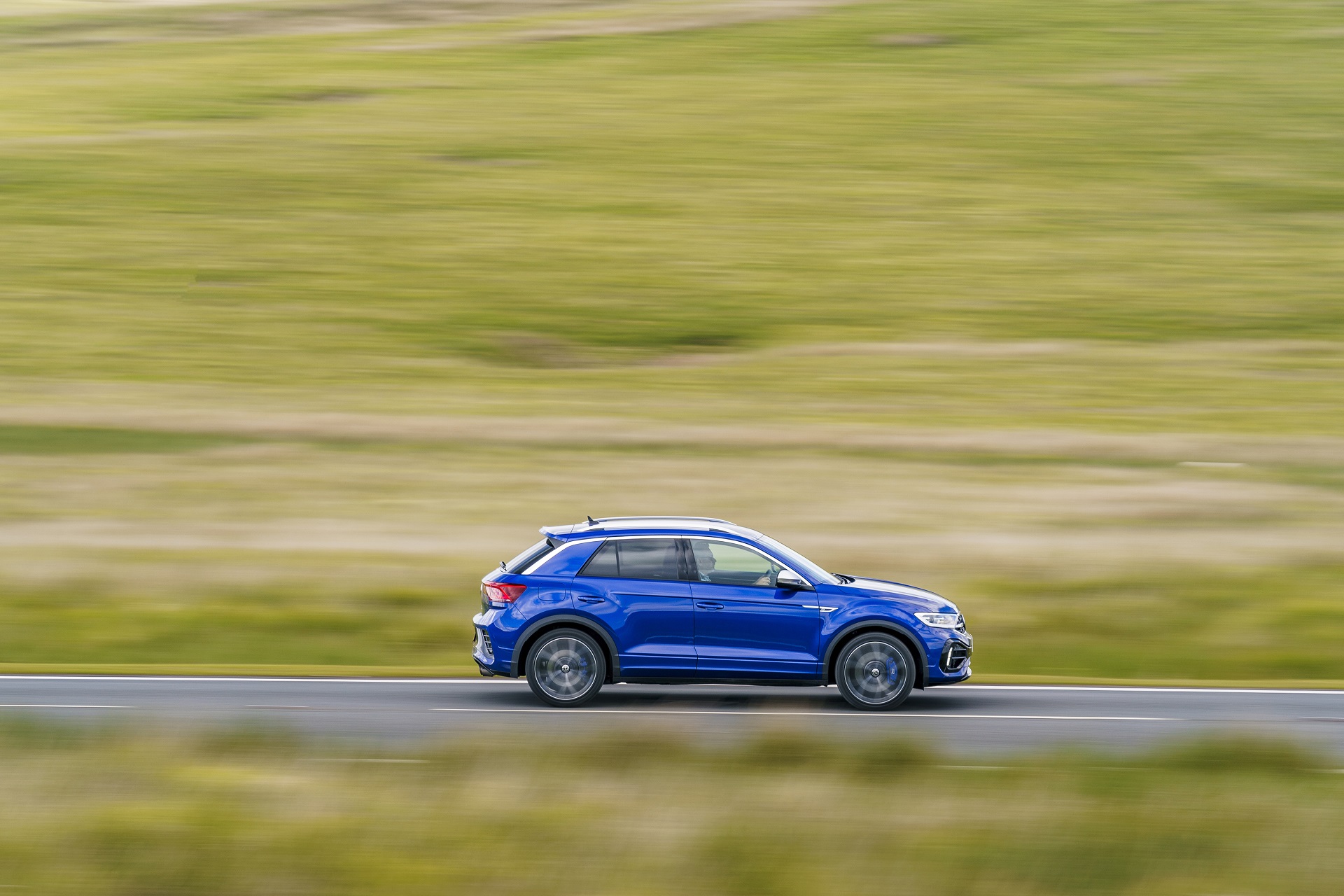 Download 2022 Volkswagen T-Roc R - UK version - Side HD Wallpaper 1920x1280 #14