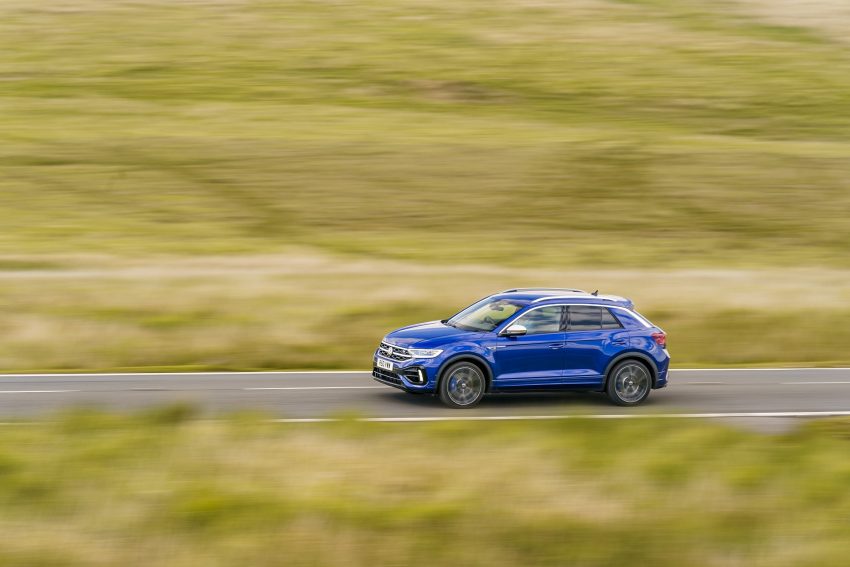 2022 Volkswagen T-Roc R - UK version - Side Wallpaper 850x567 #15