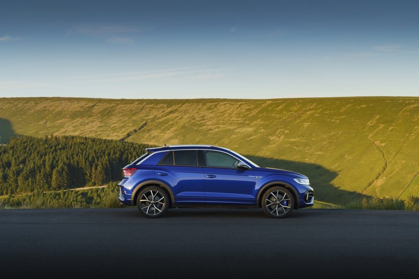 2022 Volkswagen T-Roc R - UK version - Side Wallpaper 850x567 #22