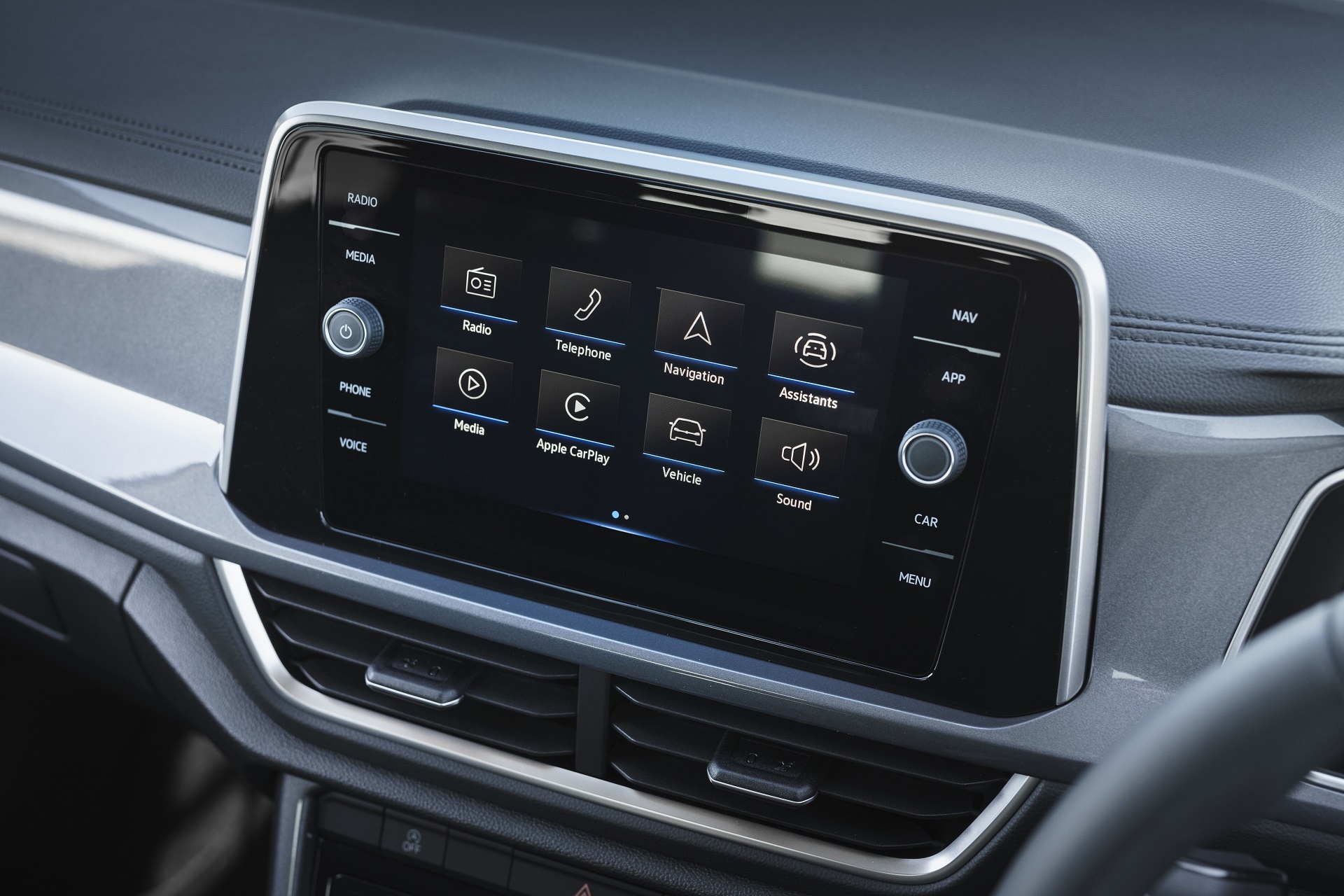 Download 2022 Volkswagen T-Roc - UK version - Central Console HD Wallpaper 1920x1280 #38