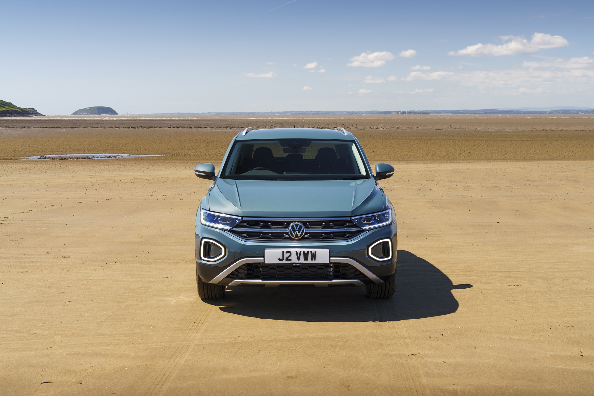Download 2022 Volkswagen T-Roc - UK version - Front HD Wallpaper 1920x1280 #17