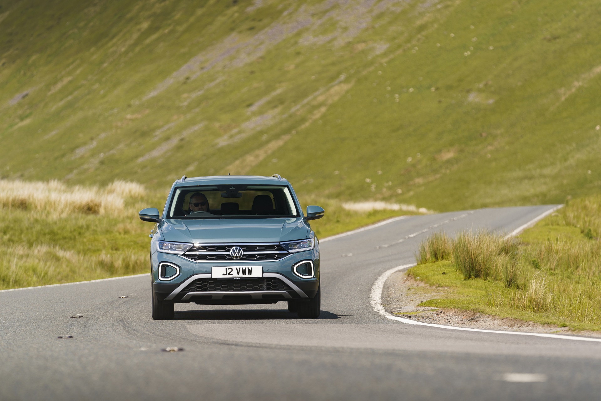 Download 2022 Volkswagen T-Roc - UK version - Front HD Wallpaper 1920x1280 #5