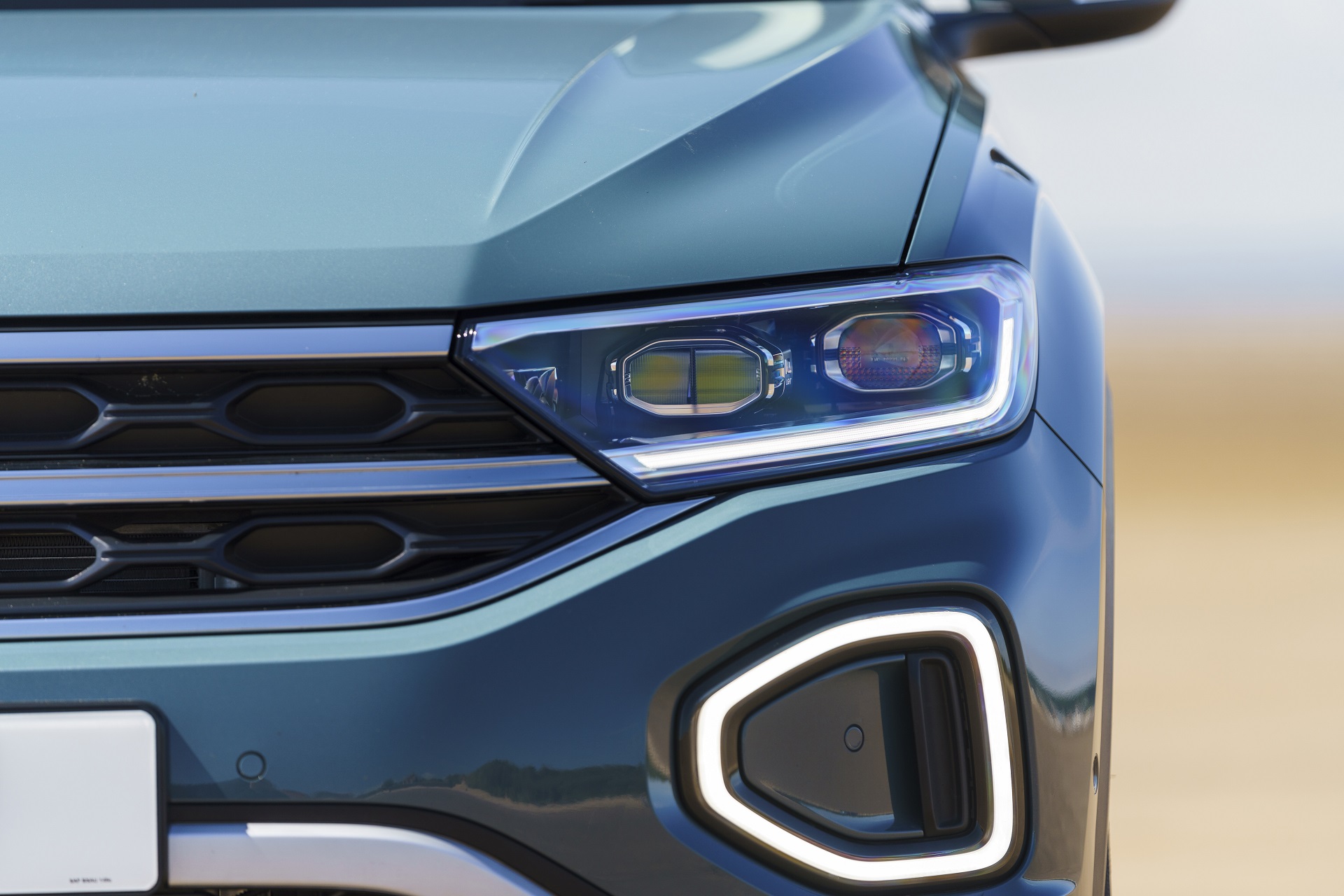 Download 2022 Volkswagen T-Roc - UK version - Headlight HD Wallpaper 1920x1280 #27