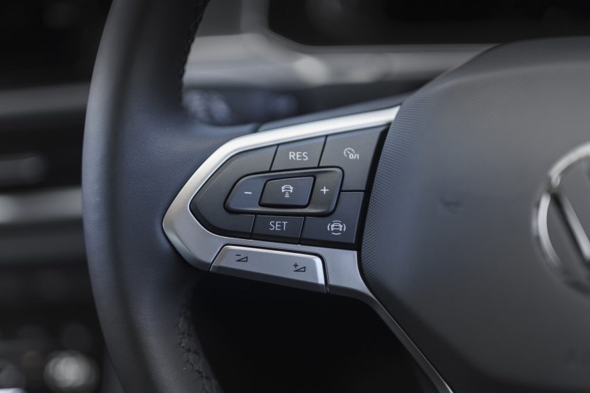 2022 Volkswagen T-Roc - UK version - Interior, Steering Wheel Wallpaper 850x567 #35