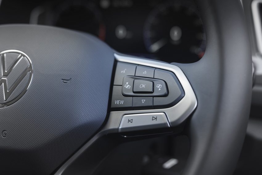 2022 Volkswagen T-Roc - UK version - Interior, Steering Wheel Wallpaper 850x567 #36
