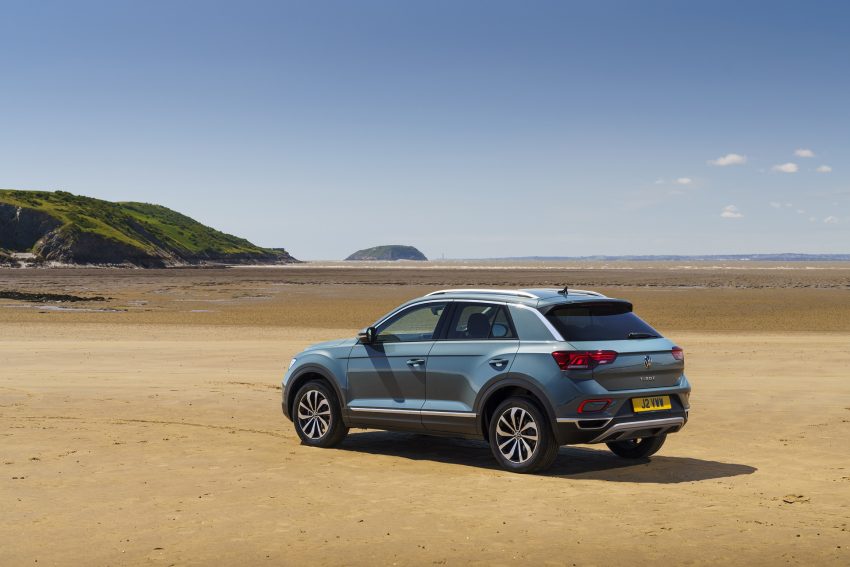 2022 Volkswagen T-Roc - UK version - Rear Three-Quarter Wallpaper 850x567 #19