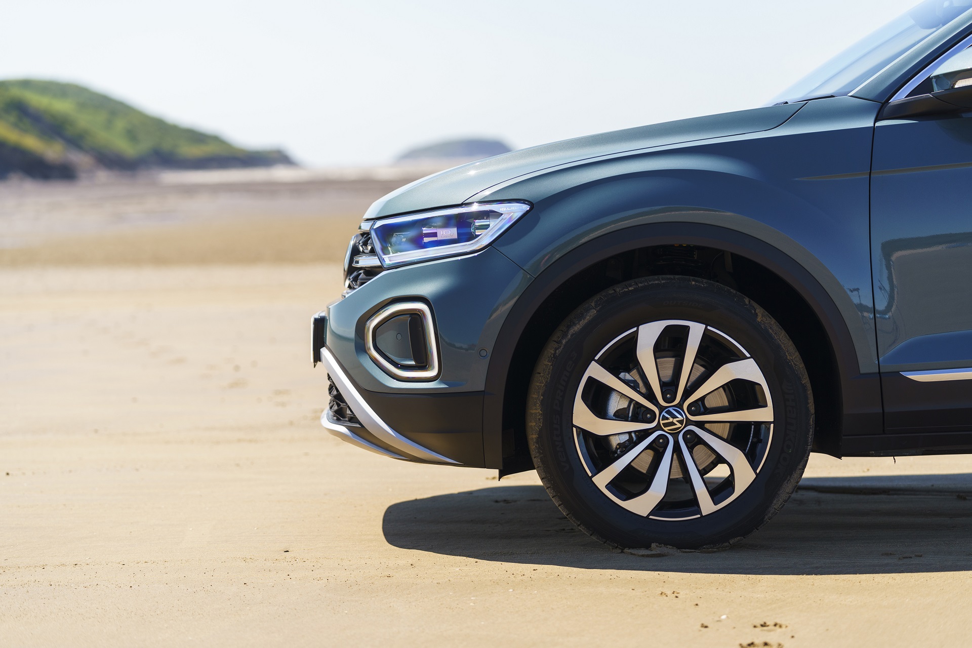 Download 2022 Volkswagen T-Roc - UK version - Wheel HD Wallpaper 1920x1280 #28