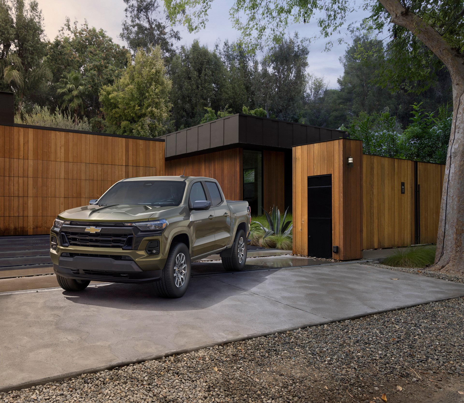Download 2023 Chevrolet Colorado LT - Front Three-Quarter HD Wallpaper 1920x1666 #1
