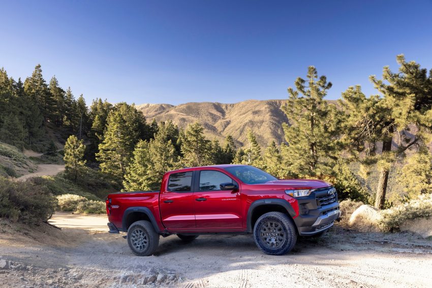 2023 Chevrolet Colorado Trail Boss - Front Three-Quarter Wallpaper 850x567 #3