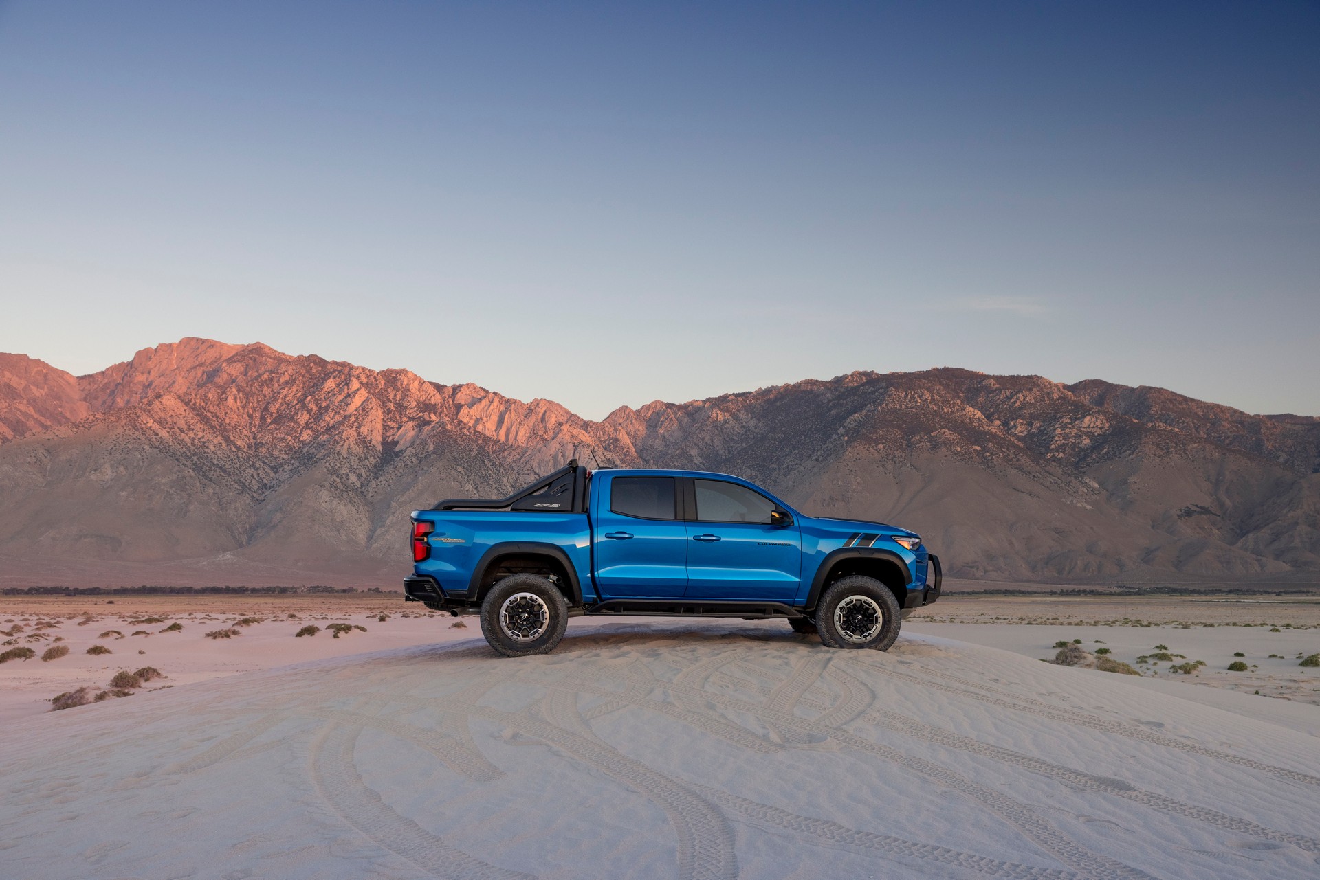 Download 2023 Chevrolet Colorado ZR2 - Side HD Wallpaper 1920x1281 #8