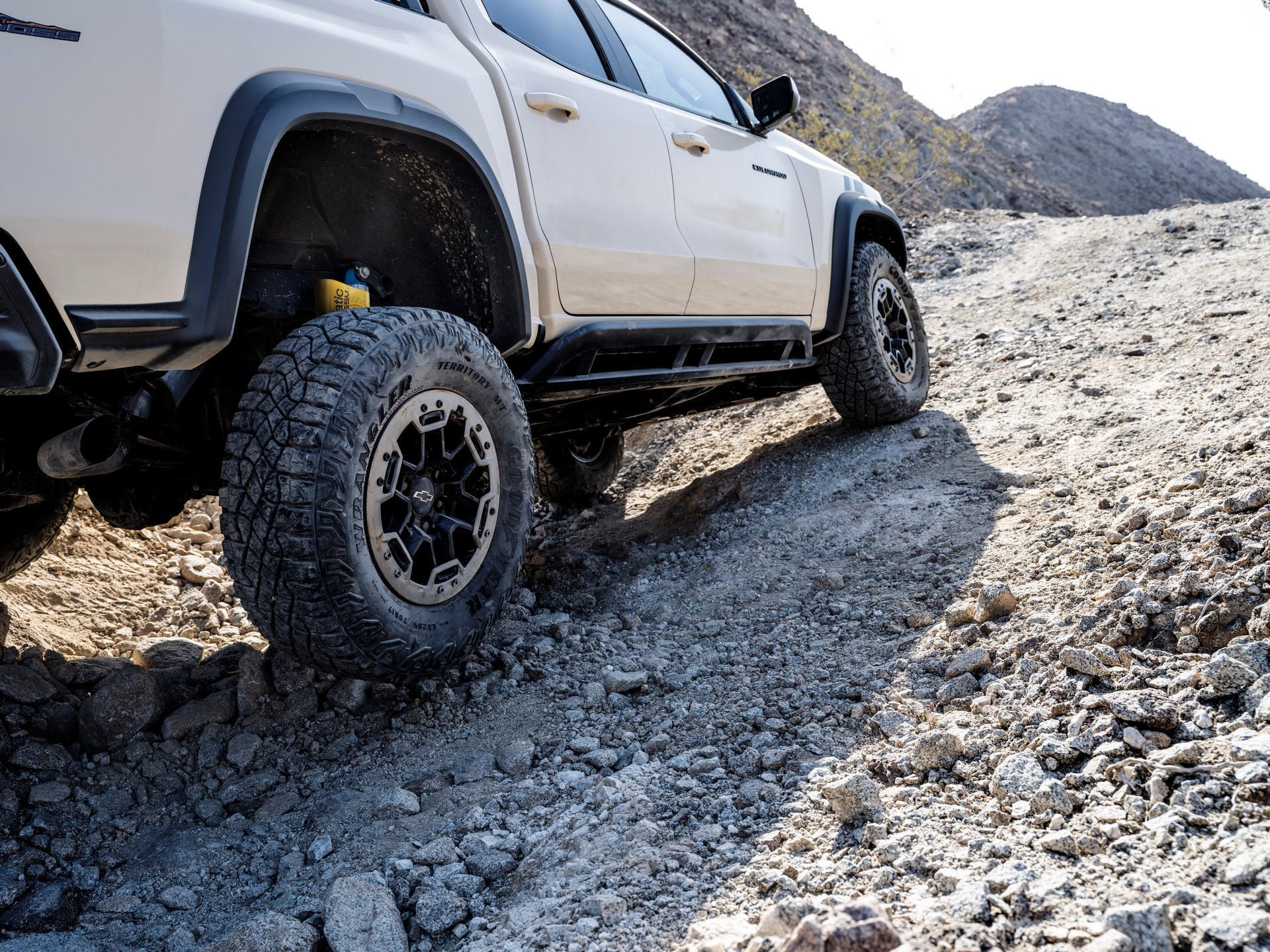 Download 2023 Chevrolet Colorado ZR2 - Wheel HD Wallpaper 1920x1440 #20