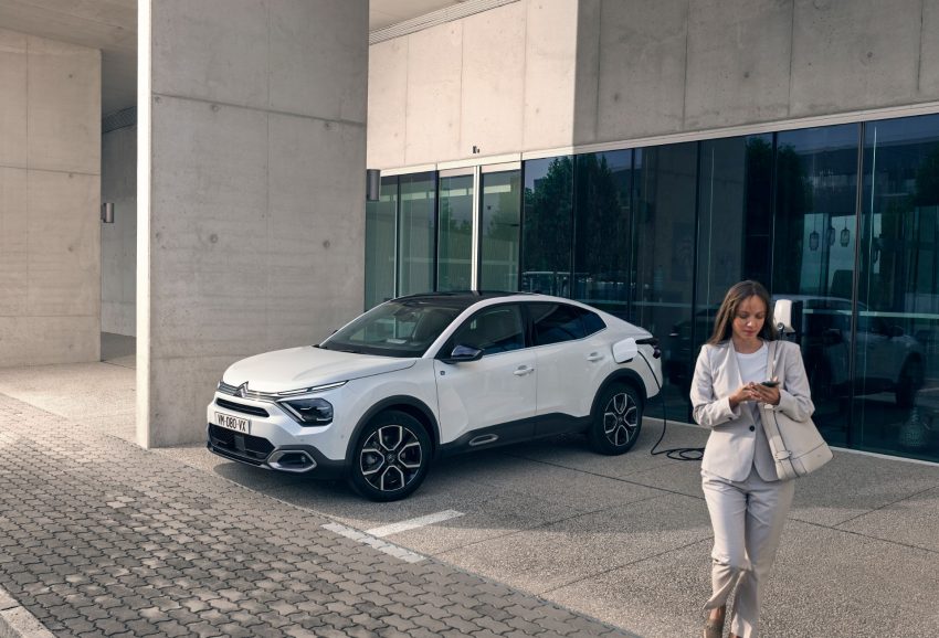 2023 Citroën ë-C4 X - Front Three-Quarter Wallpaper 850x578 #9