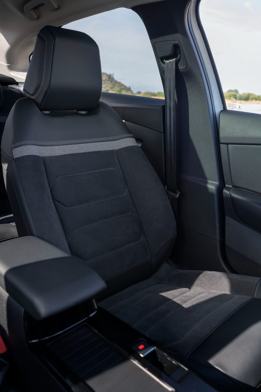 2023 Citroën ë-C4 X - Interior, Front Seats Phone Wallpaper 850x1275 #51