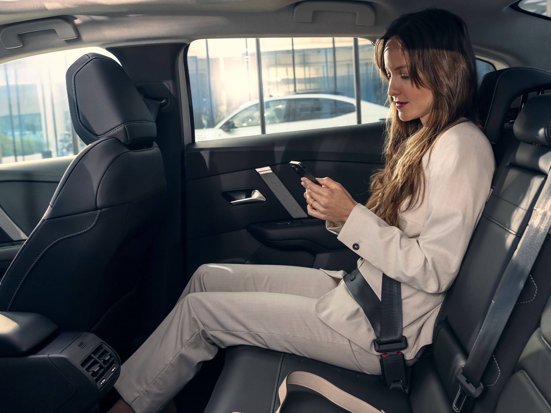 Download 2023 Citroën ë-C4 X - Interior, Rear Seats HD Wallpaper 1920x1440 #57