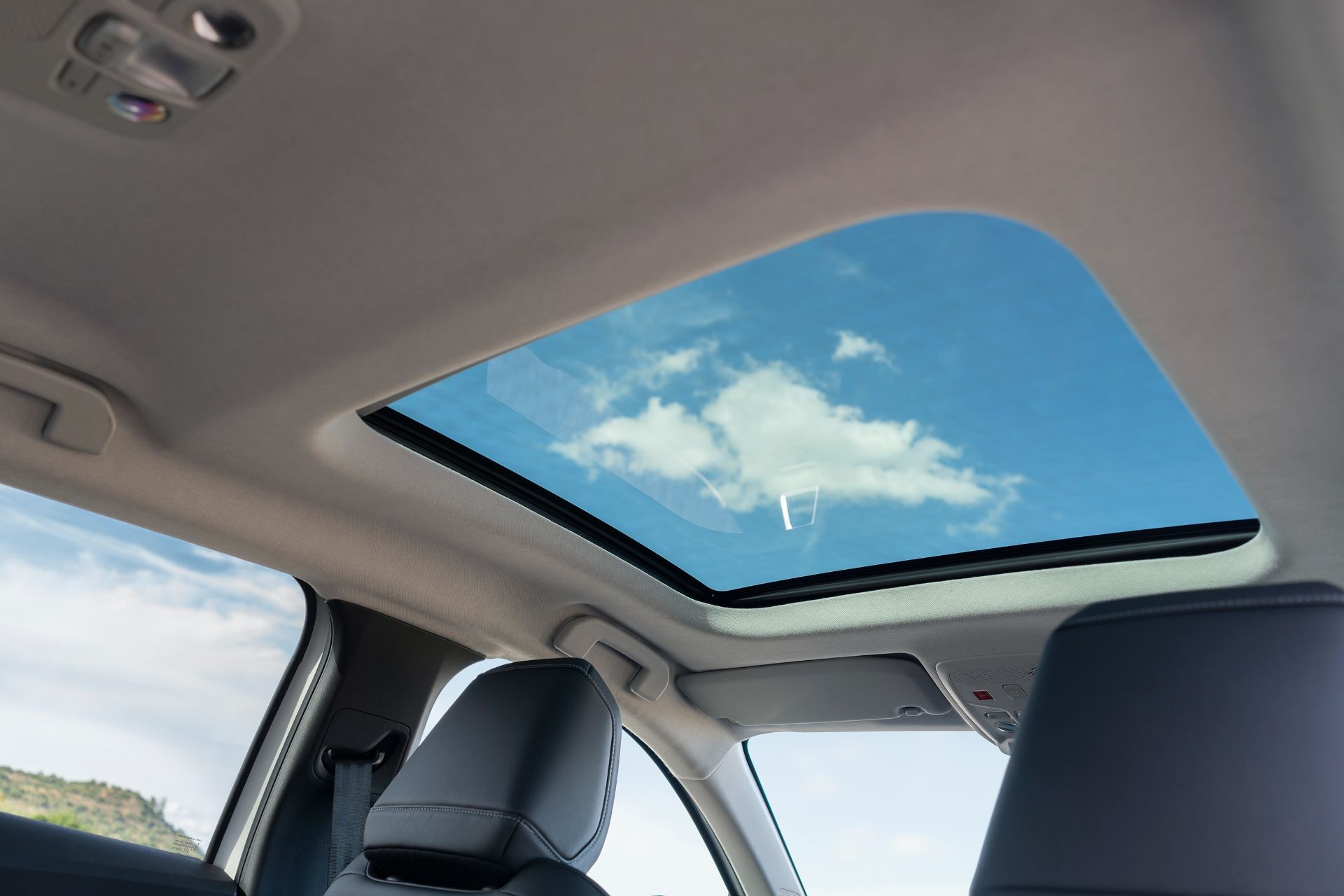 Download 2023 Citroën ë-C4 X - Panoramic Roof HD Wallpaper 1920x1280 #54