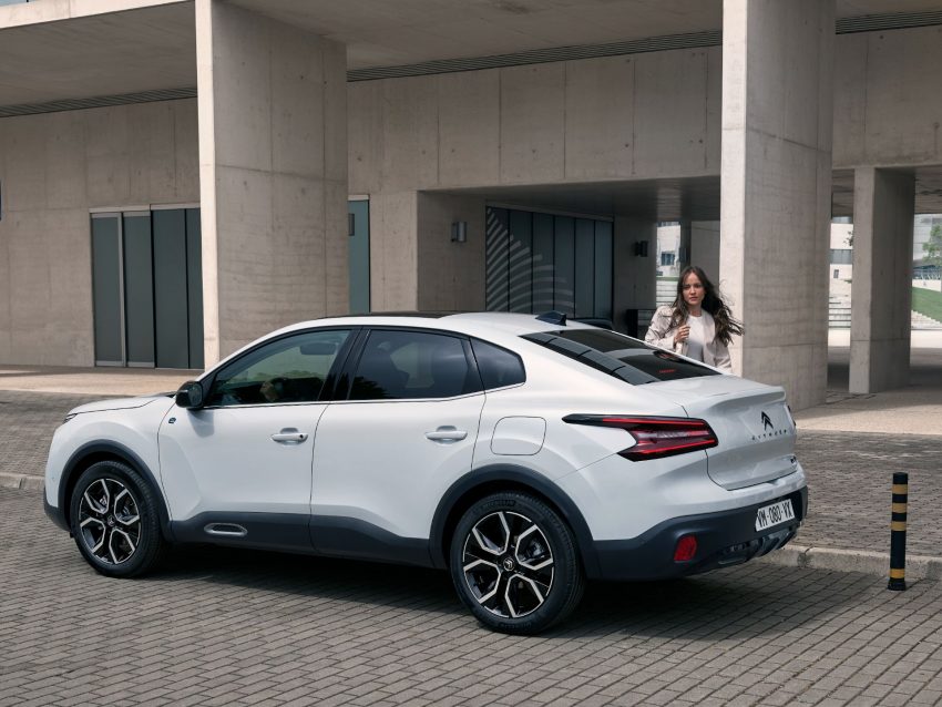 2023 Citroën ë-C4 X - Rear Three-Quarter Wallpaper 850x638 #11