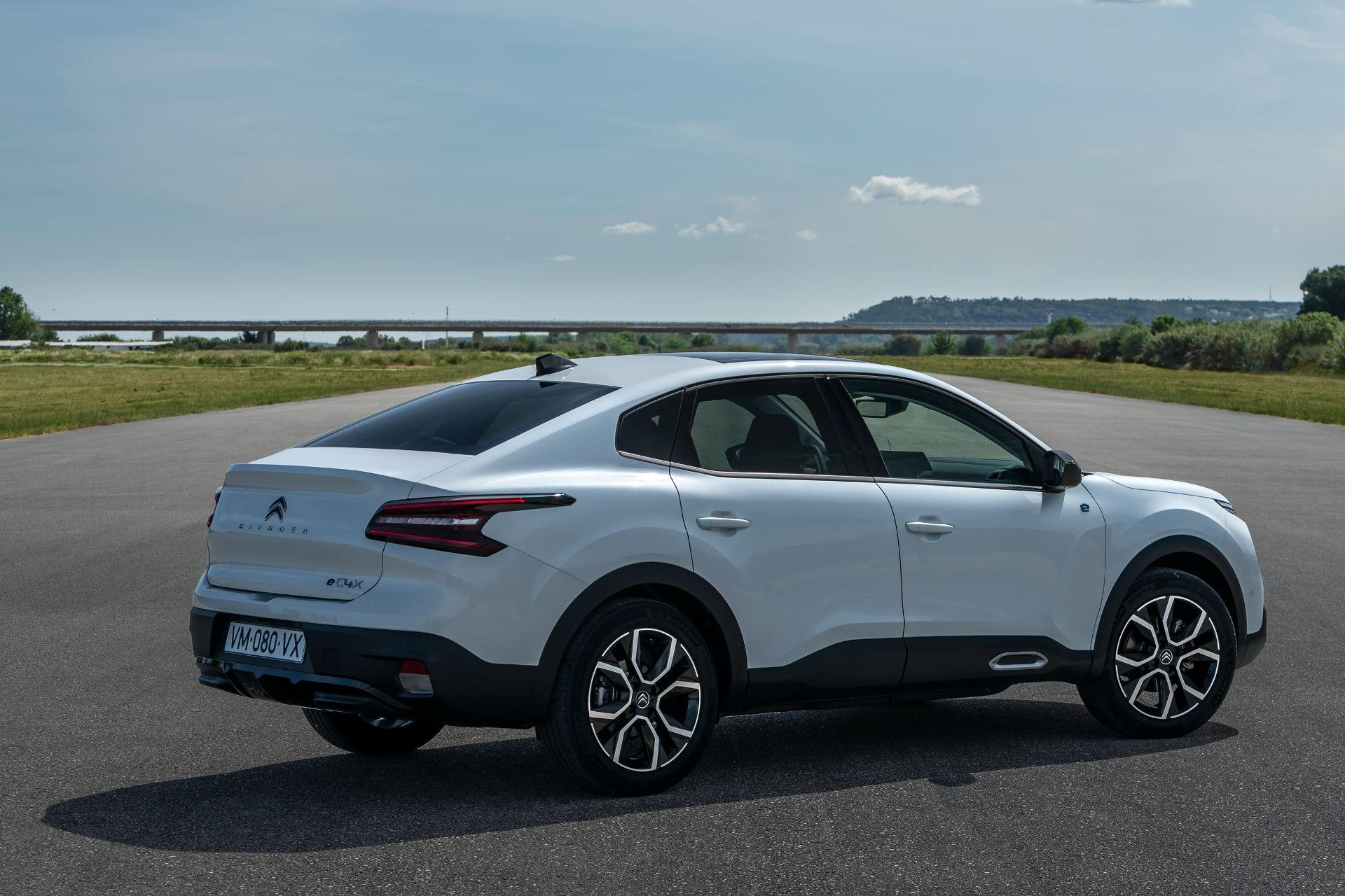 Download 2023 Citroën ë-C4 X - Rear Three-Quarter HD Wallpaper 1920x1280 #39