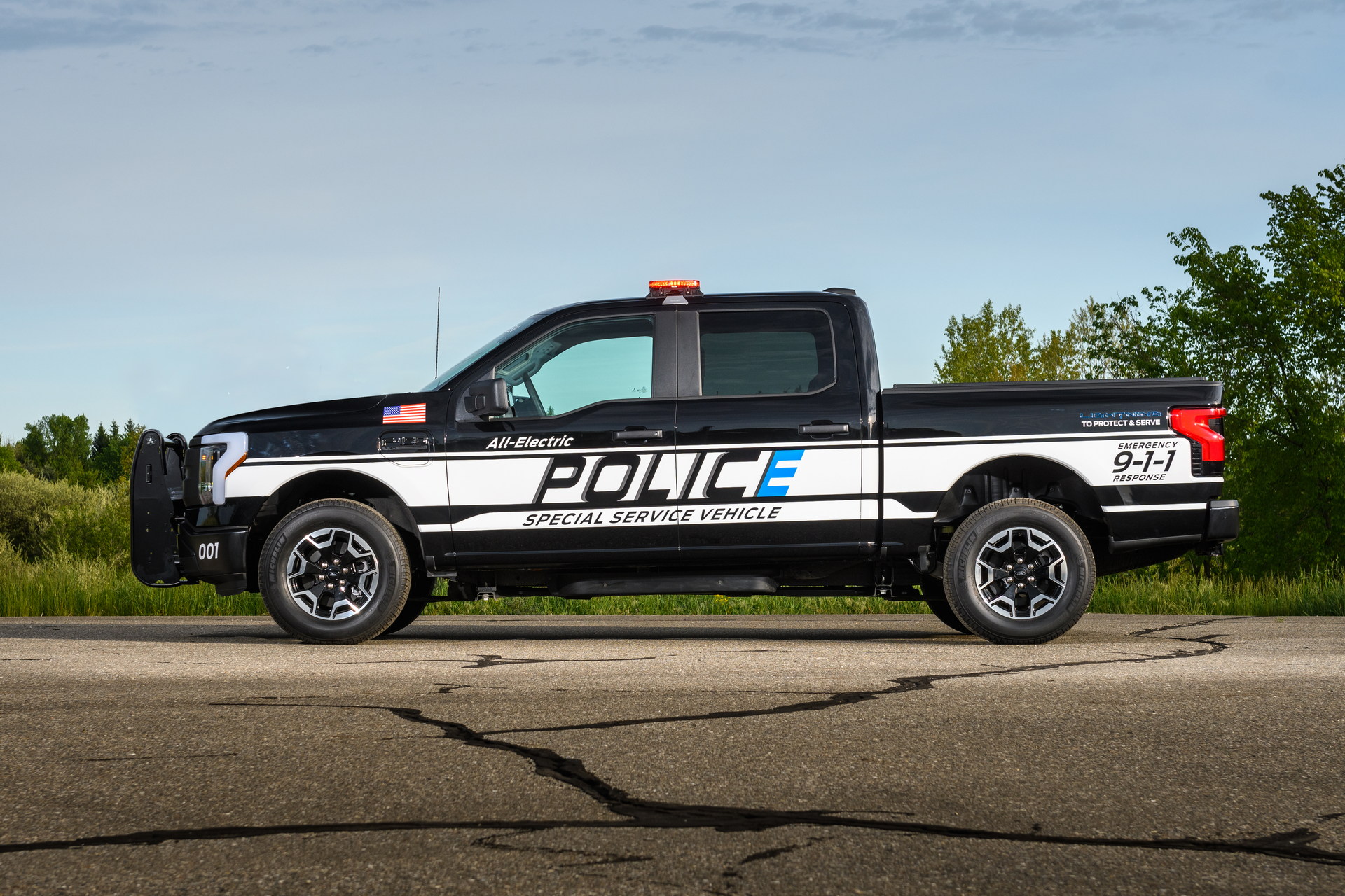 Download 2023 Ford F-150 Lightning Pro SSV - Side HD Wallpaper 1920x1280 #2