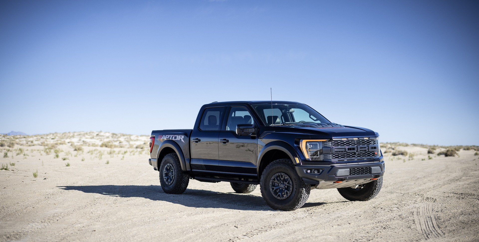 Download 2023 Ford F-150 Raptor R - Front Three-Quarter HD Wallpaper 1920x972 #15