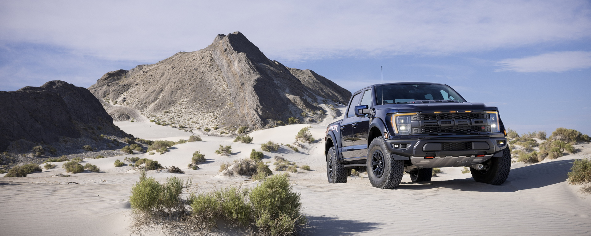 Download 2023 Ford F-150 Raptor R - Front HD Wallpaper 1920x766 #16