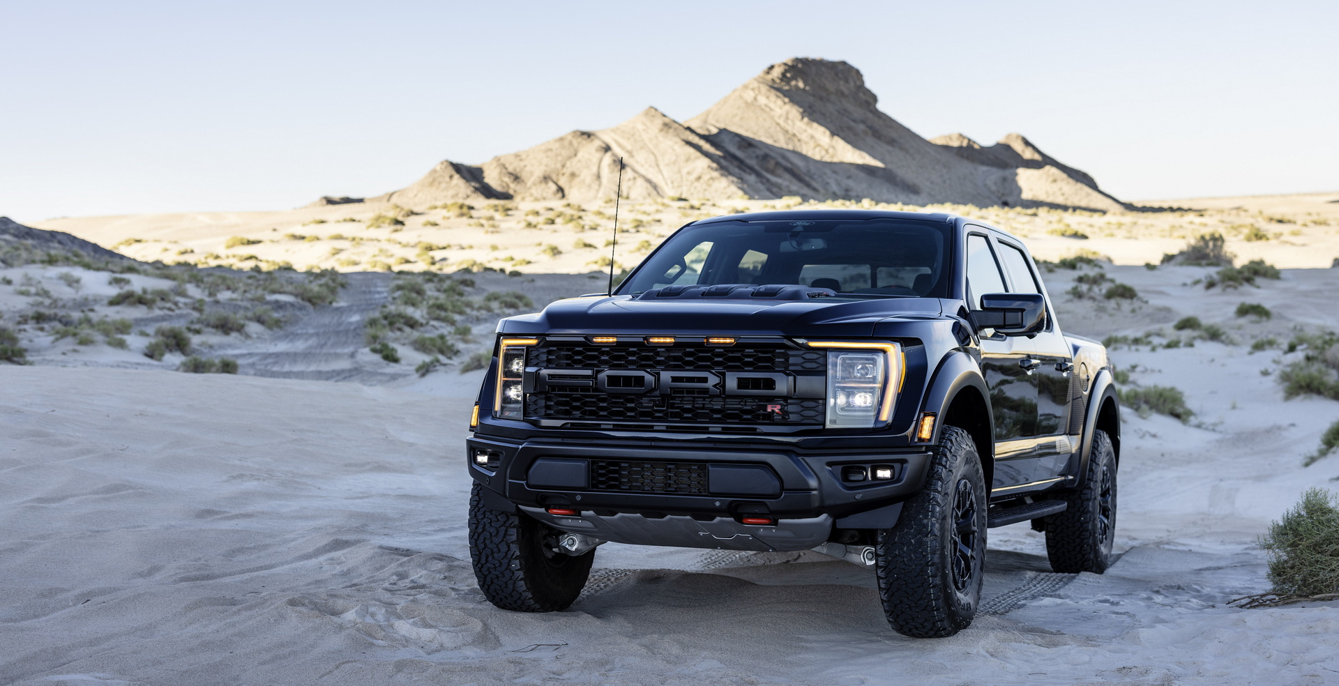 Download 2023 Ford F-150 Raptor R - Front HD Wallpaper 1920x984 #23