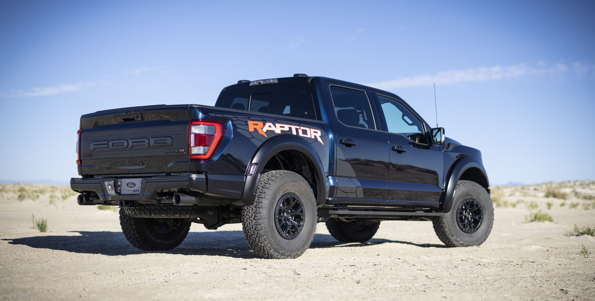 Download 2023 Ford F-150 Raptor R - Rear Three-Quarter HD Wallpaper 1920x972 #25