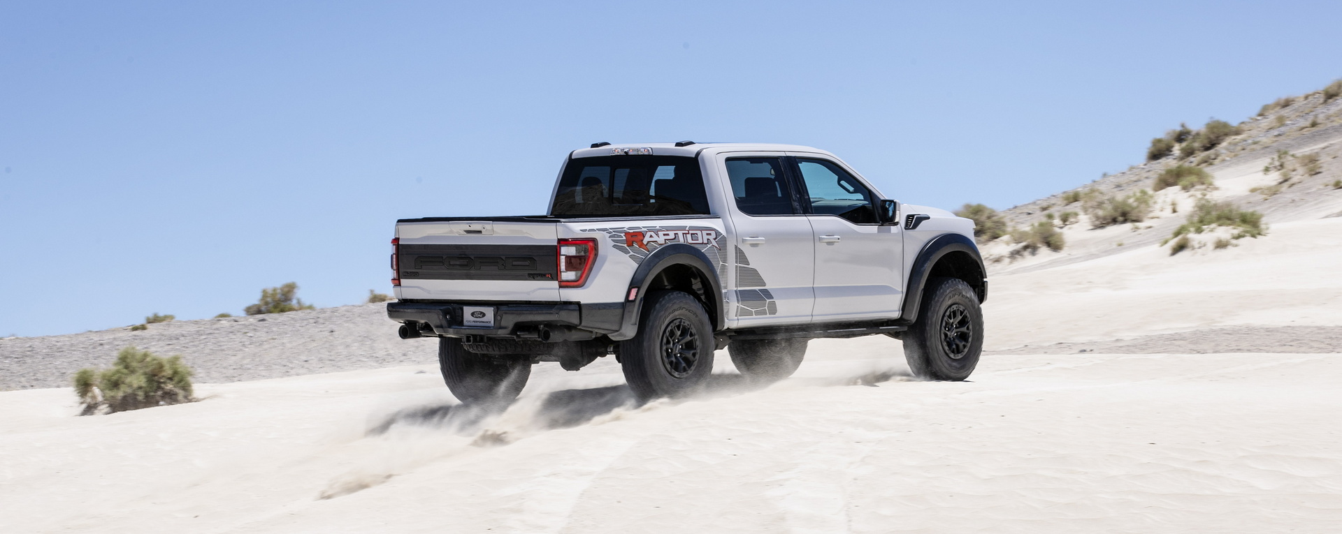 Download 2023 Ford F-150 Raptor R - Rear Three-Quarter HD Wallpaper 1920x765 #11