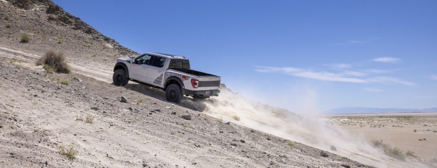 2023 Ford F-150 Raptor R - Rear Three-Quarter Wallpaper 850x328 #12