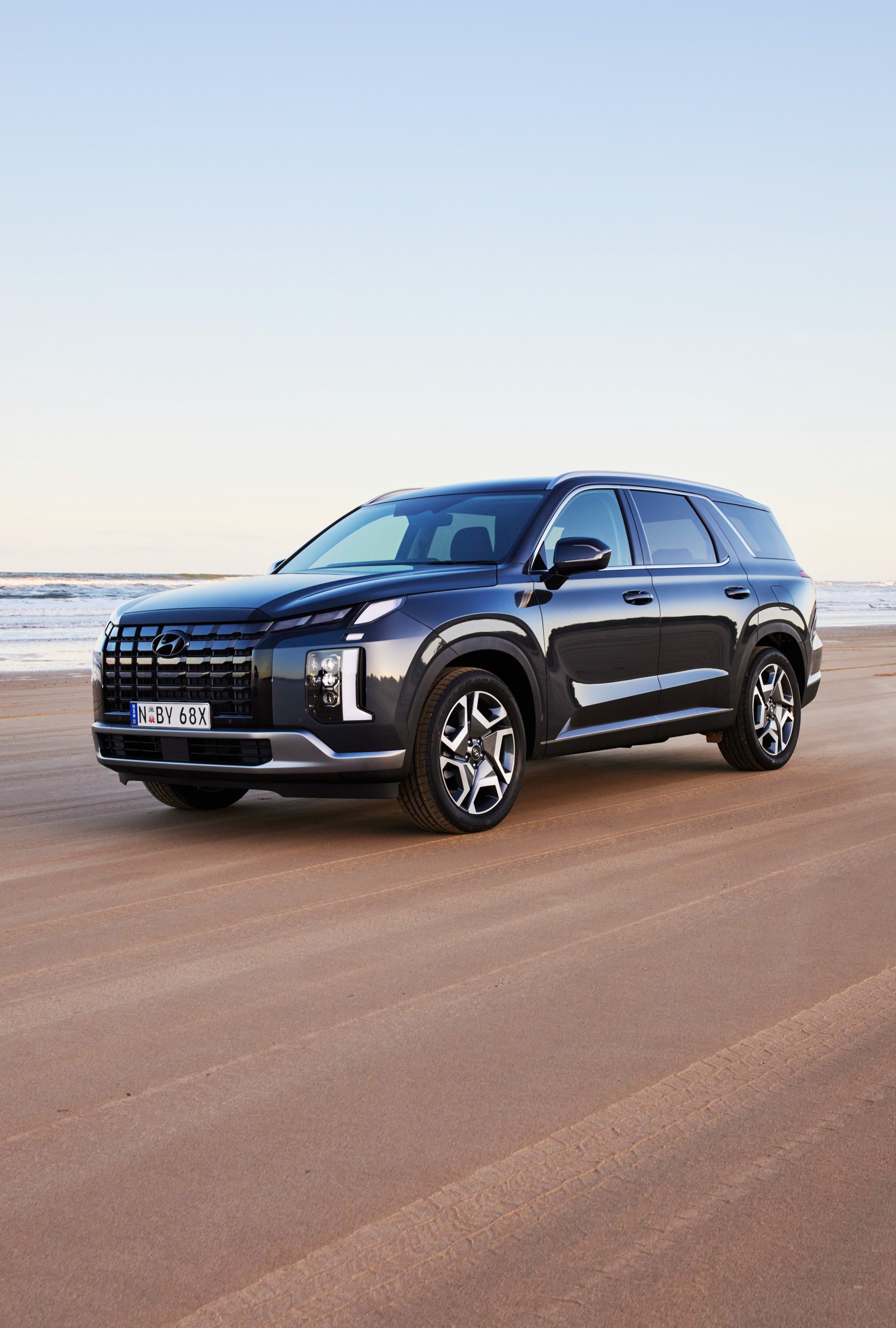 Download 2023 Hyundai Palisade - AU version - Front Three-Quarter HD Phone Wallpaper 1920x2844 #6