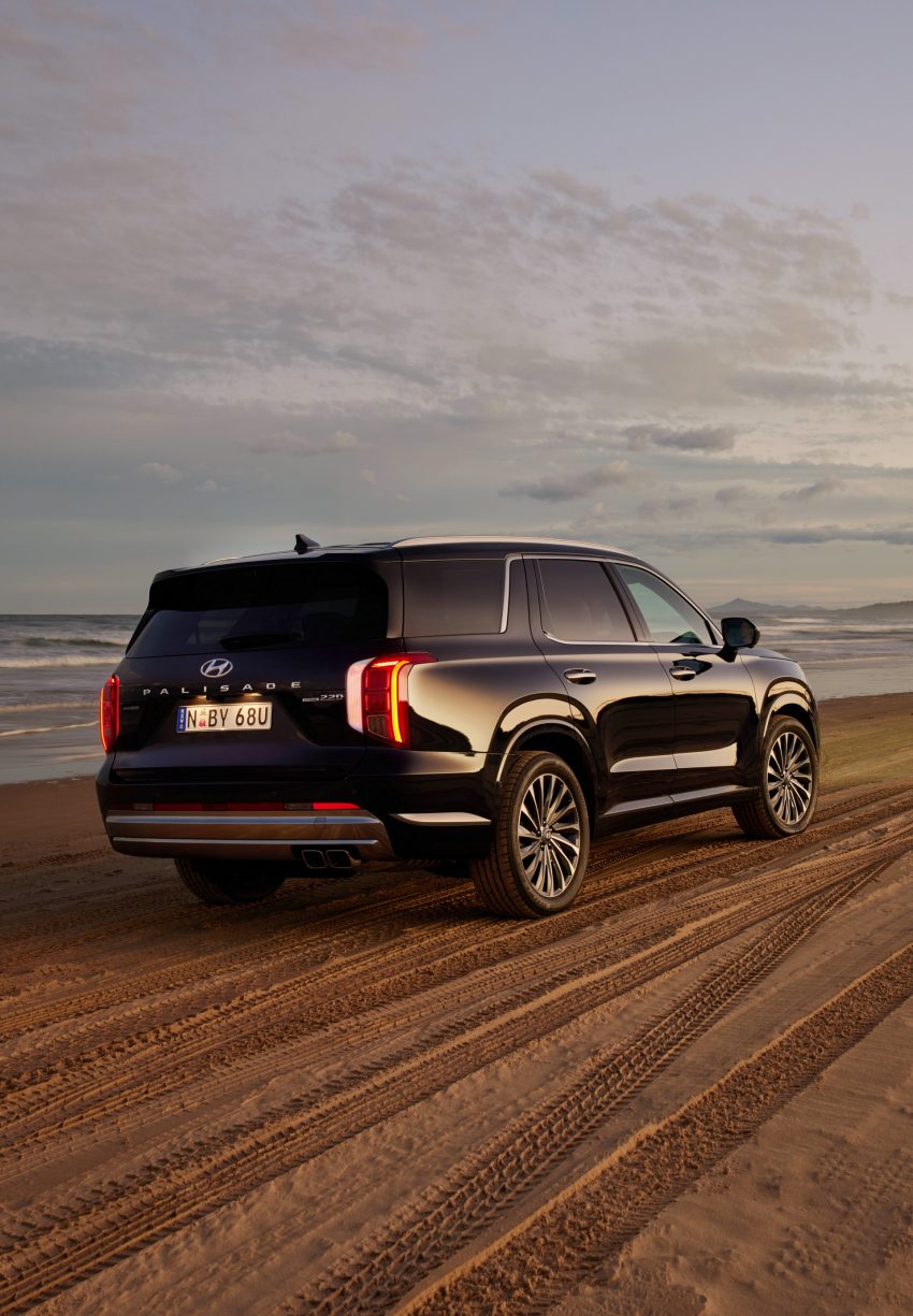 2023 Hyundai Palisade - AU version - Rear Three-Quarter Phone Wallpaper 850x1225 #42