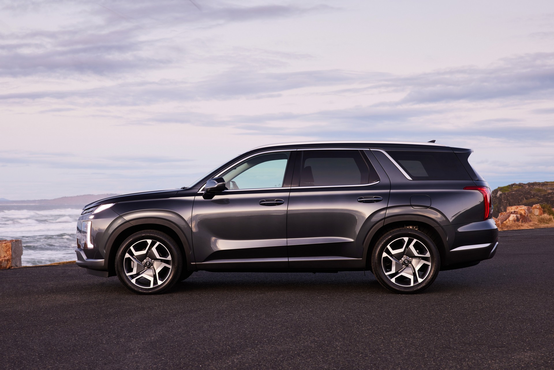 Download 2023 Hyundai Palisade - AU version - Side HD Wallpaper 1920x1281 #15