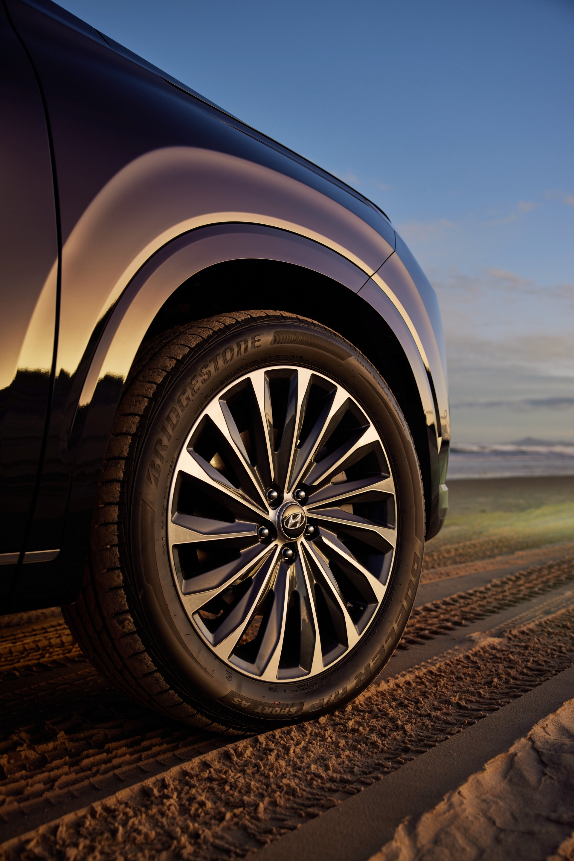 Download 2023 Hyundai Palisade - AU version - Wheel HD Phone Wallpaper 1920x2879 #78