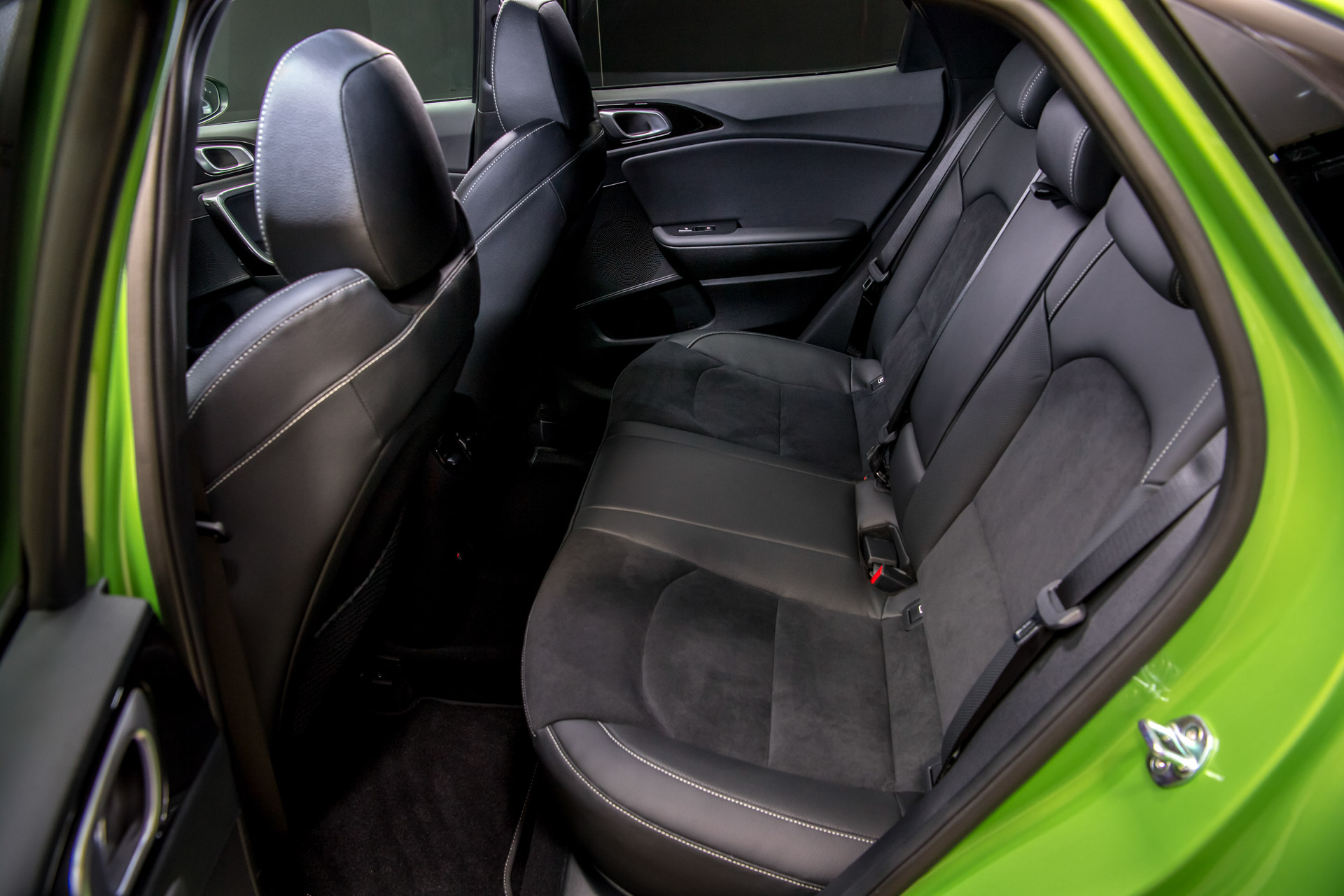 Download 2023 Kia XCeed GT-Line - Interior, Rear Seats HD Wallpaper 1920x1280 #24